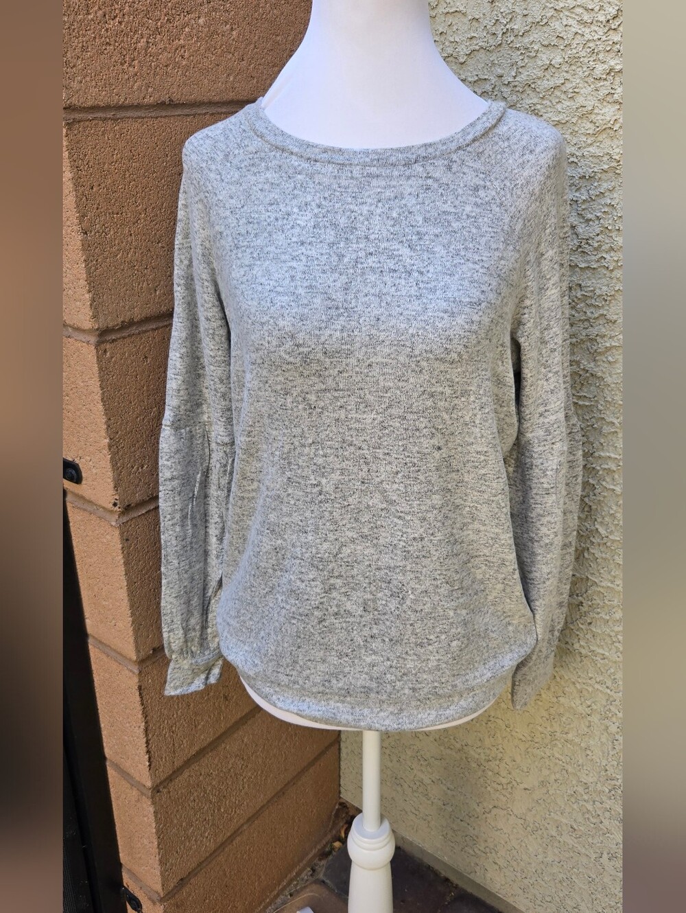 BB Dakota Cozy Heather Gray Long Sleeve Pullover